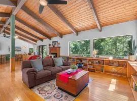 Gualala Redwoods Home with Game Room Soaking Tub & ADU