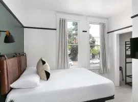Enjoy Stylish 1BR Queen Bed WiFi SmartTV