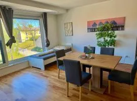 Modern Spacious Apartment with Free Parking