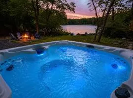 Spacious Waterfront Mansion wHot tubPoolTable