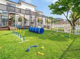 Yeosu Dangdangi Dog Family Pension Gold
