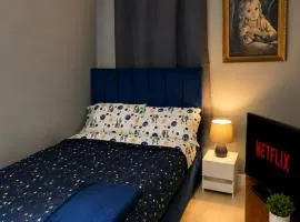 Double room in the city centre perfect for contractors and fb fans