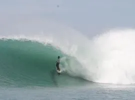 Marlynto Surf Camp