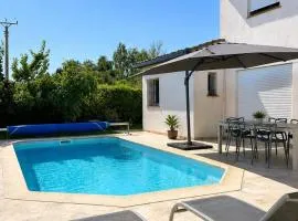 Studio neuf avec acces piscine