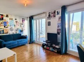 Studio lumineux terrasse bureau cuisine et parking - Proche Paris