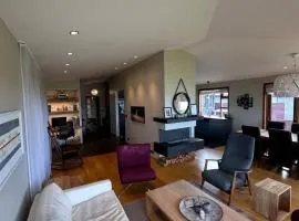 Spacious Family Home with Hot Tub and Esja Views