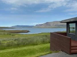 Spacious Family Home with Hot Tub and Esja Views