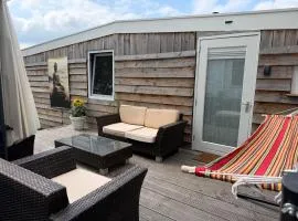 Knus houten huisje bij het bos
