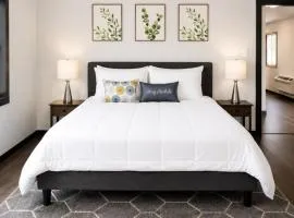 Spacious Private Queen Studio Near Downtown