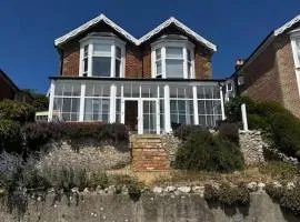 Ventnor 4-Bed House Sleeps 8 Parking & Pets Ok