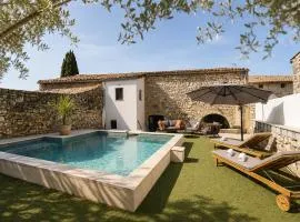 Authentique maison en pierre avec piscine aux portes d'Uzès