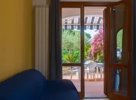 Appartamento Lacona Con Giardino
