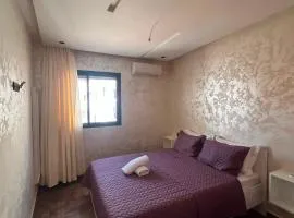 City Center - Walk Everywhere - AC & WiFi - Beach