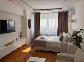 Golden Apartment