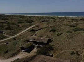 Veludstyret sommerhus i unik natur 350 m fra lækker badestrand - helårsbolig