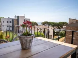 Refurbished apartment calella de pal. beach 250mts