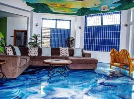 Sunshine Lodge: Your home away from home