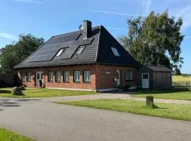Landhaus auf Gut Priesholz mit großem eingezäuntem Garten, Kamin und Gutshofsauna nahe der Ostsee