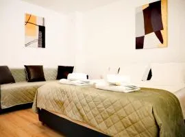 Anna Apartment, Stylish One-Bedroom with Large Balcony and Parking
