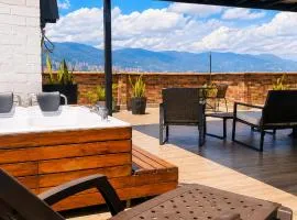 Laureles penthouse, jacuzzi-rooftop fun in the sun