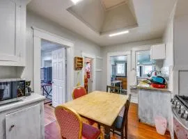 1 Mi to Dtwn Stockton! Upstairs Apt w/ Shared Yard