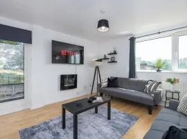 3BDR Modern Home in Sheffield and Free Parking with Balcony