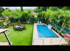 The Palm Villa - The Dream Stays ll 4Ac Rooms ll Pvt Pool ll Pvt Big Garden ll Wi-Fi ll Tv