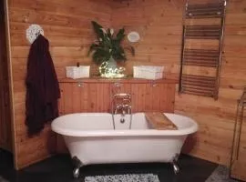 Luxury Woodland Cabin Retreat near the New Forest