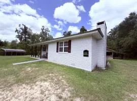 Farm House stay with soaking tub and hot tub barn