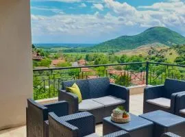"LaGo Village House" Family & Group Retreat near Meteora