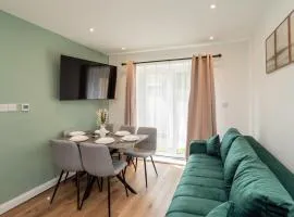 Big Group House 5 Bed 3 Bath Parking 12PPL