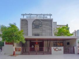 Bhuj में, होटल V Club