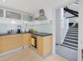 1-Bed Pet-Friendly Llandysul Apartment for Groups & Families