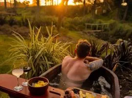 Fiery Peak Cosy Retreat with Stargazing & Hot Tub