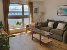 Marine parade apartment with river view