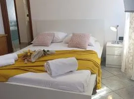 Mi Casa Es Tu Casa by Ca-Sa Check