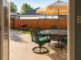 4BR Retreat with Game Room & Massage Chair - Sleeps 12 - 2 Kings - Step-Free - XL Private Patio