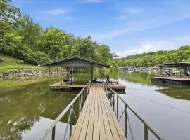 Amazing Glaize - Spacious Lakefront Home in Osage Beach