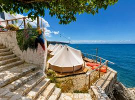 Albania Glamping, hotel em Himare