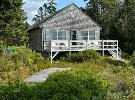Capstone Cottage - Quintessential Cabin on Bay
