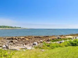 Aril Cottage-Waterfront Escape with Ocean Views