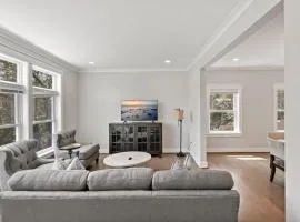 The Ultimate Luxury Home with Jacuzzi & Garage