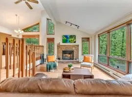 Pocono Cottage with Golf Course Hot Tub, Fire Pit Near Kalahari