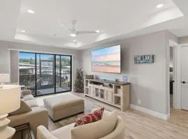 Newly Renovated- Lakefront - Pool - Elevator