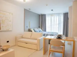 Aura 903 Luxury Suite in Torre O