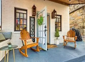 1940's Historic Bungalow with King Bed and Pet Friendly