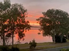luxurious 3 bedroom apartment on Maroochydore River