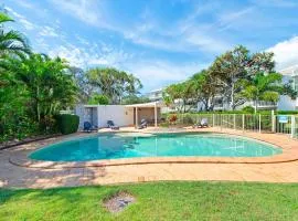 Ground Floor Beachfront Escape, Pool Views,Surfside Resort
