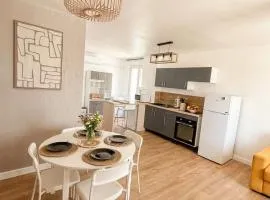 Appartement de charme avec cour intérieure Centre de Lunel-Viel