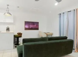 Elegant & Cozy Private Studio
